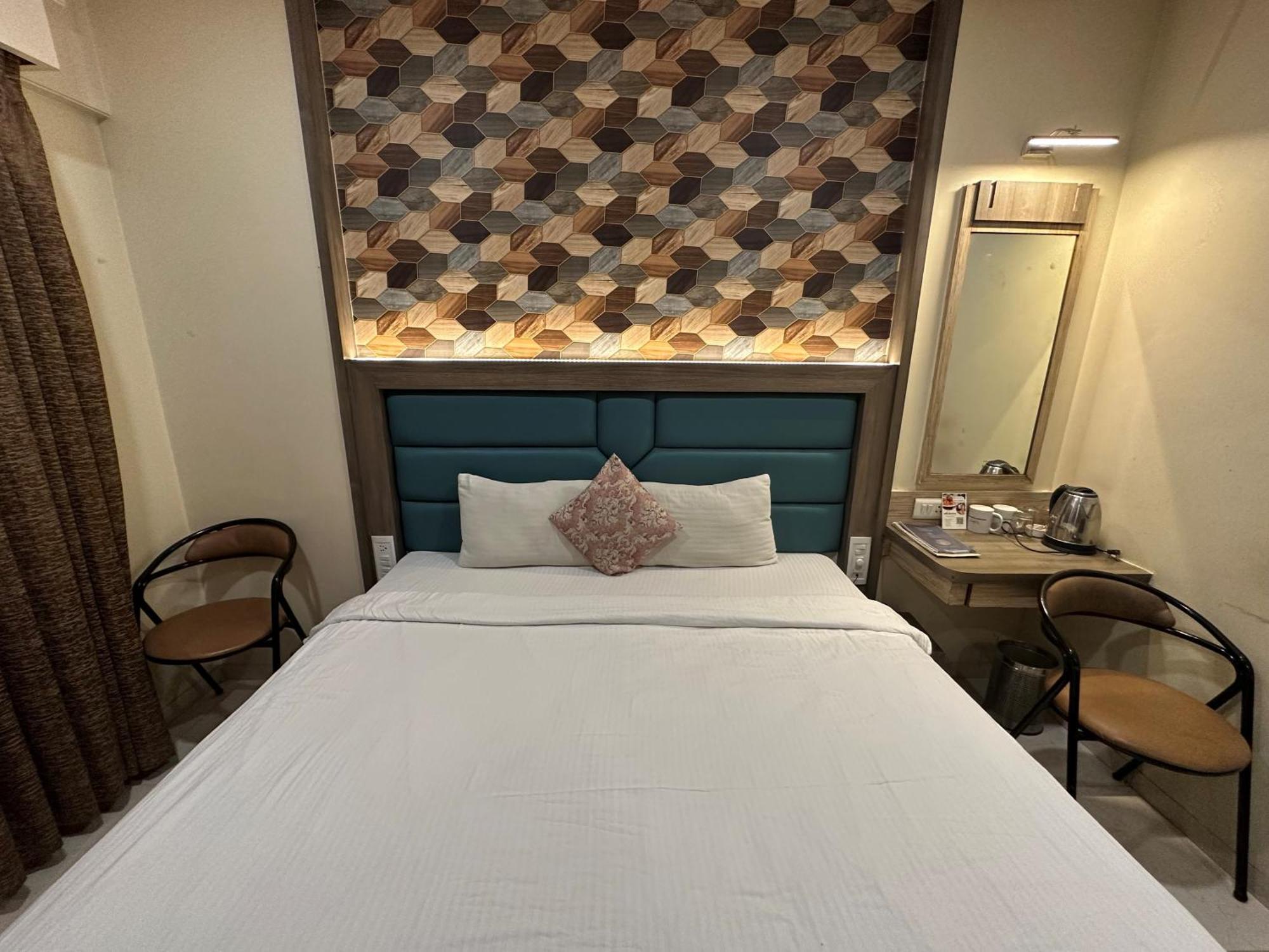 Srikrishna Paradise Hotel Thane Navi Mumbai Eksteriør billede